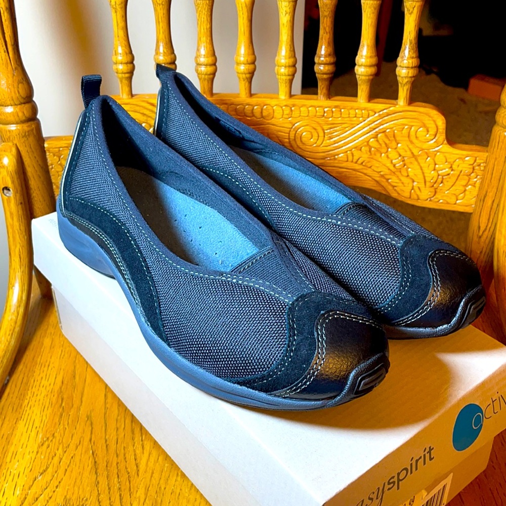 New in Box!! Easy Spirit Ashes Size 7.5